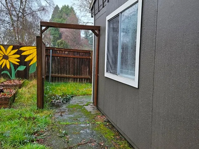 1731 Wildwood Pl NE — Photo 10