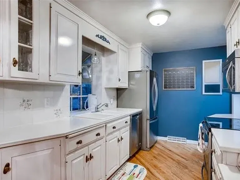 423 S Hoyt St — Photo 6