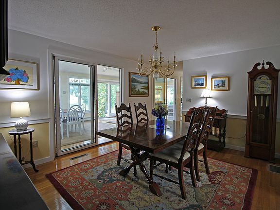 5th image of 380 Whistleberry Dr