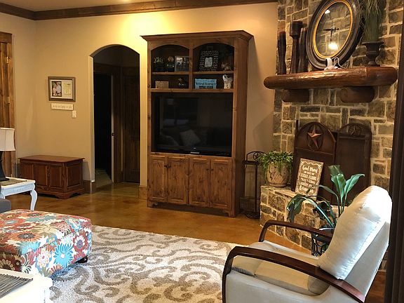 4th image of 10858 Deer Creek Dr