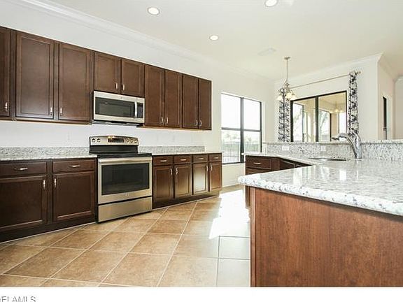 4th image of 3354 Pacific Dr