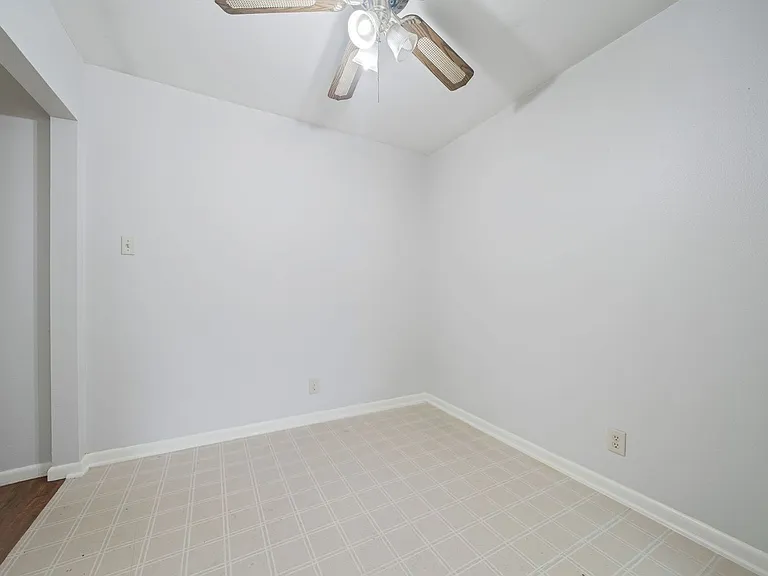 130 Algarita Rd — Photo 11