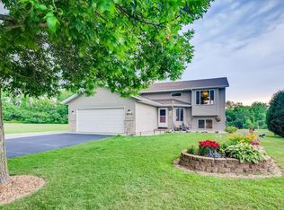 9206 Oak Ridge Dr N, Monticello, MN 55362