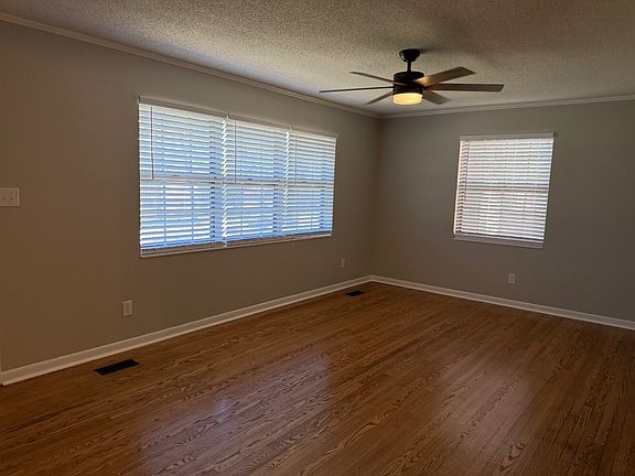 3rd image of 3016 Oakland Dr NW