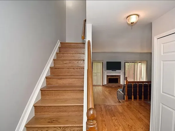 33362 Jefferson Ave, Saint Clair Shores, MI 48082