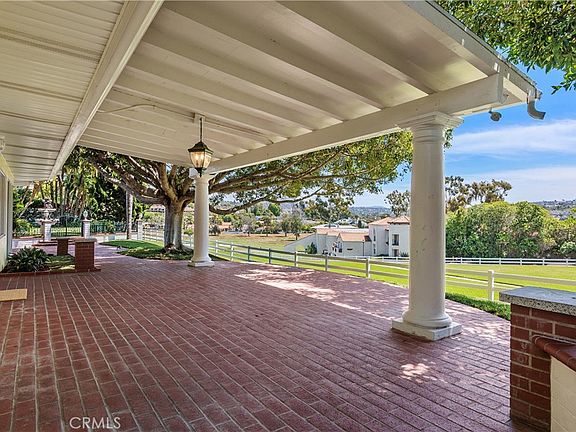 3rd image of 2086 Playa Rd