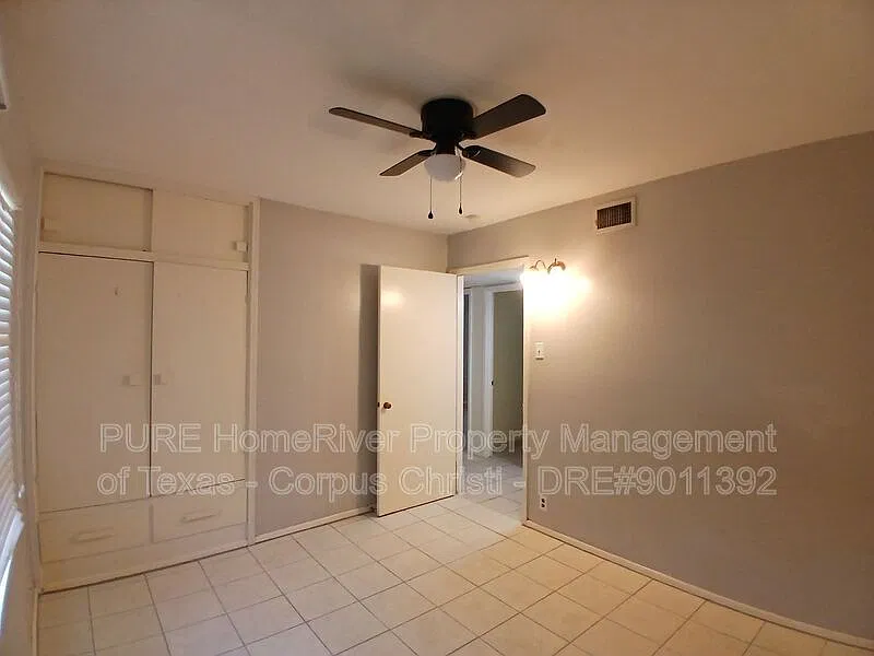 3 bed, 1.0 bath, 999 sqft, $1,200 — Photo 4