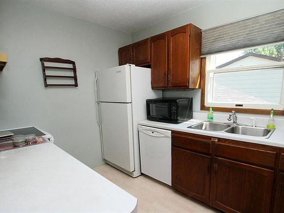 5th image of 3217 Center Lake Dr
