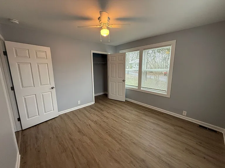 456 Warren St — Photo 12