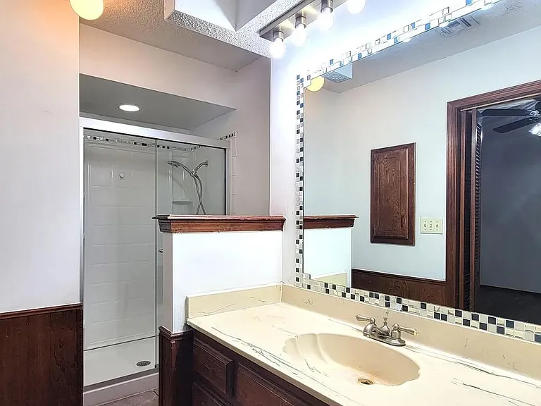 808 N Markwell Ave — Photo 7