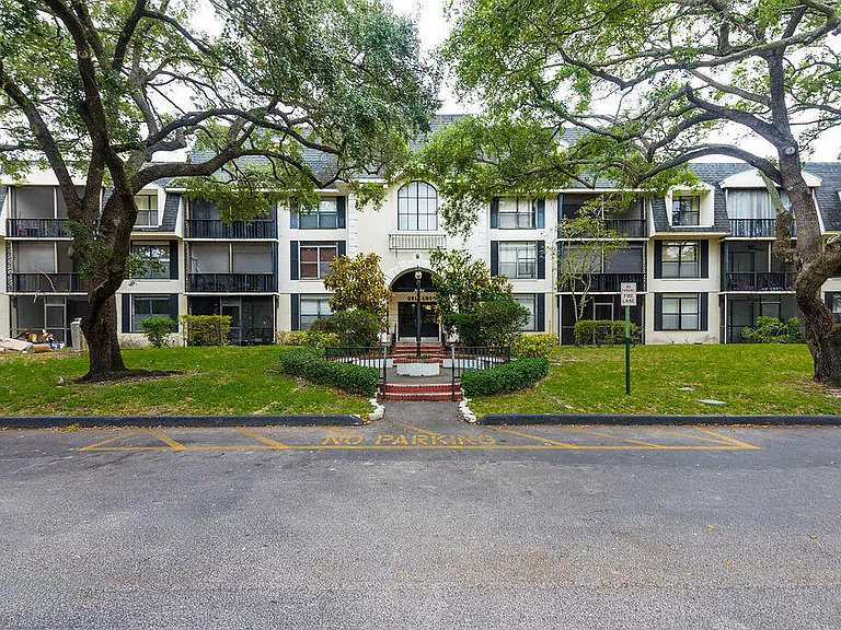 3680 Inverrary Dr #1V — Photo 25