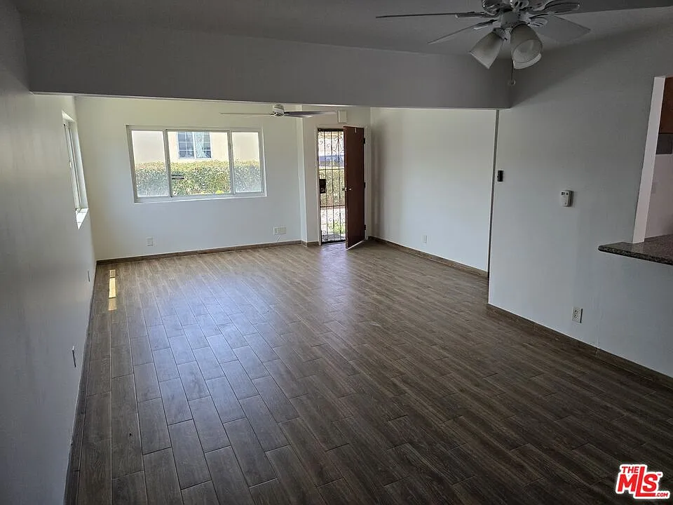 3 bed, 2.0 bath, 1300 sqft, $3,200 — Photo 3
