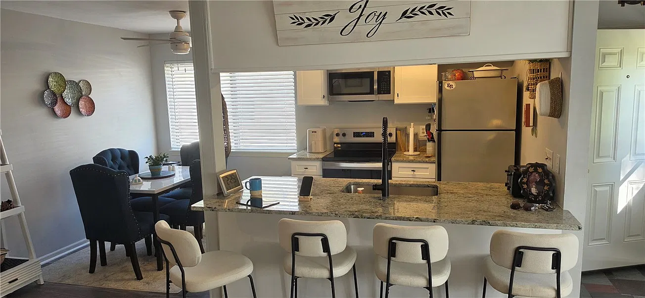 2 bed, 1.0 bath, 927 sqft, $1,800 — Photo 4
