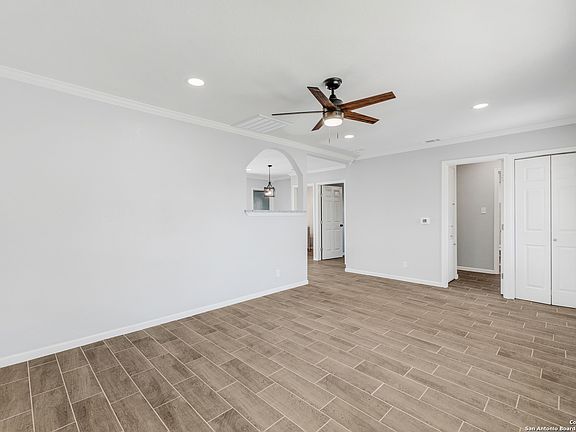 5th image of 415 OTTER DR