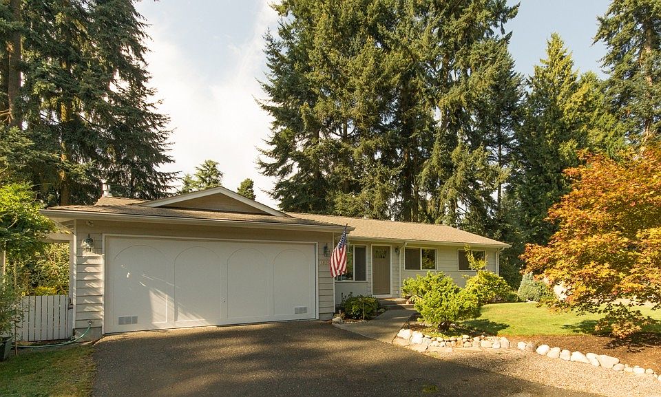 1st image of 1829 202nd Pl SW