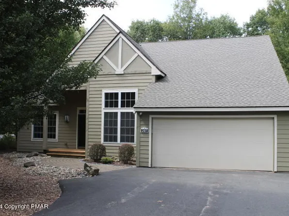 207 Wild Pines Dr, Long Pond, PA 18334