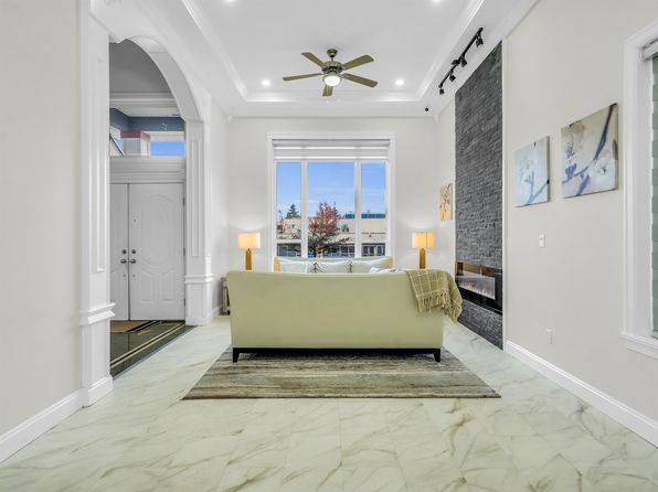 13130 69th Ave, Surrey, BC V3W 1R7