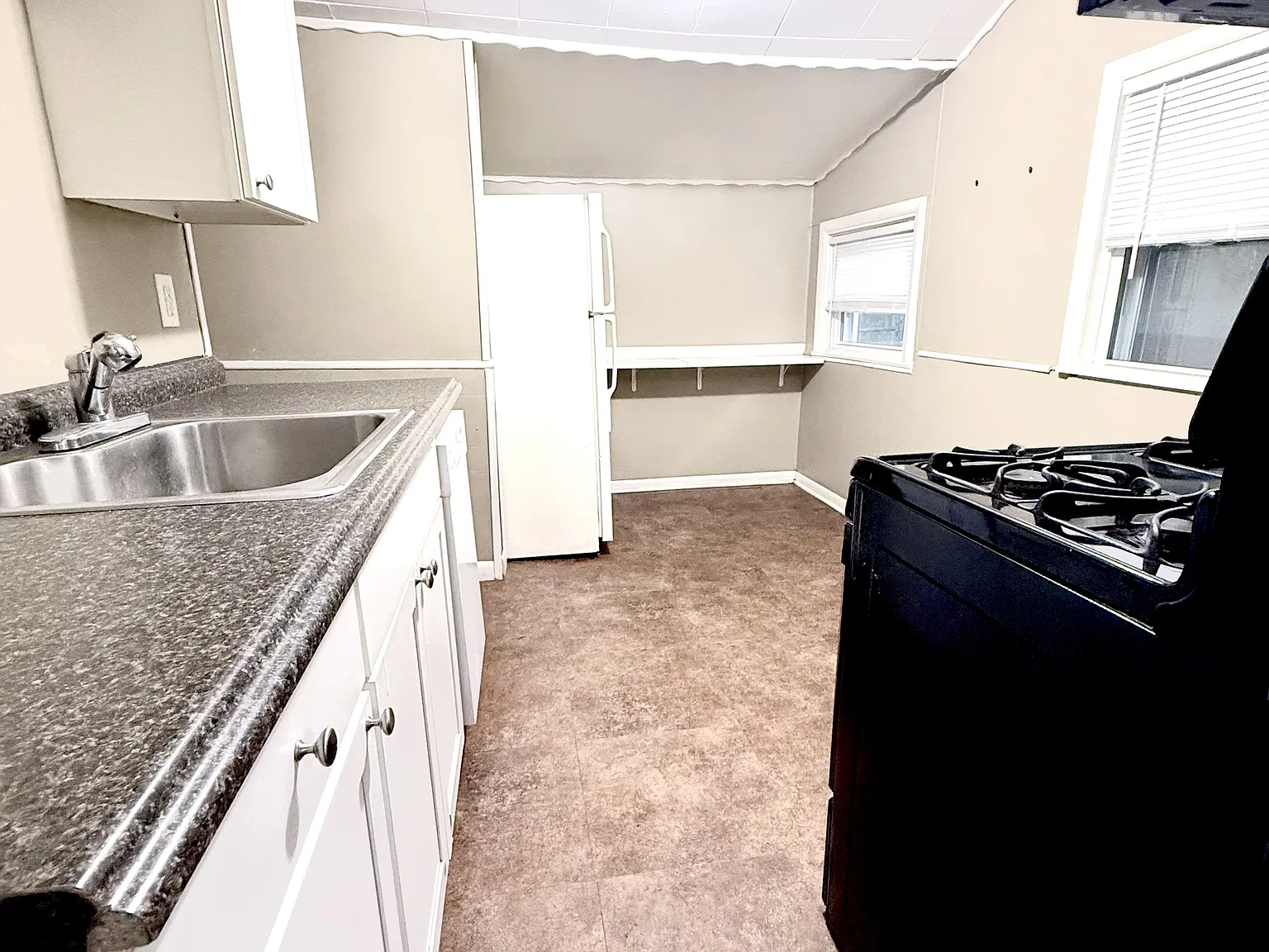 244 Matilda St NE (Sonal) - 1 — Photo 4