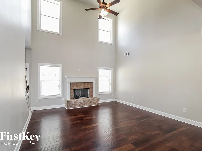 1810 Cedar Oaks Ln — Photo 3
