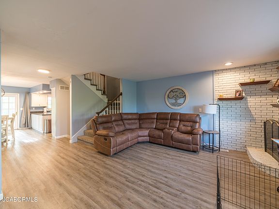 5th image of 619 Hobbs Ct Unit D