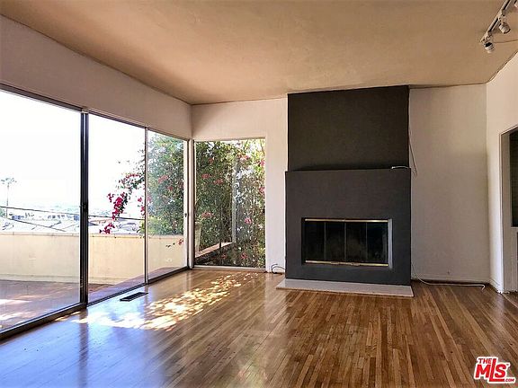 4th image of 1205 N Clark St