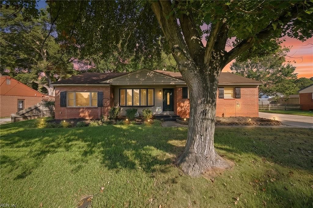 1509 Hodges Ferry Rd — Elizabeth Manor Country Club