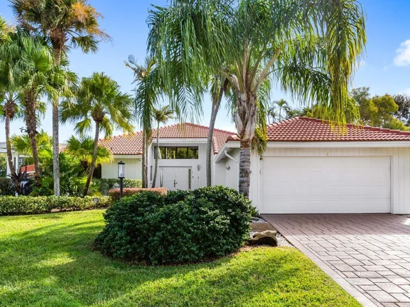 4 Estate Drive, Boynton Beach, FL 33436