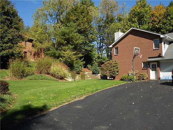 3rd image of 601 Cedar Glenn Dr