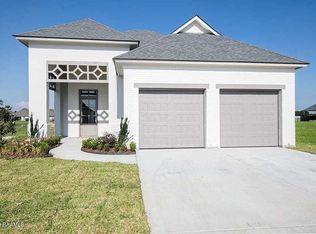231 Santander Dr, Youngsville, LA 70592
