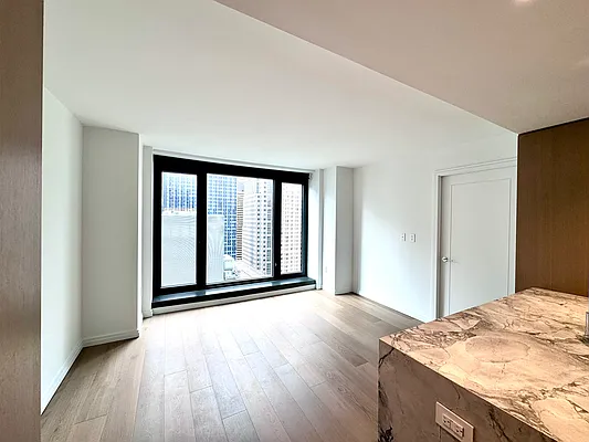 Rented by LEVEN Real Estate | media 6