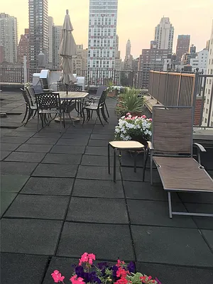 Sold by R New York | media 10