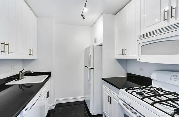 Rented by Anchor Associates | media 26