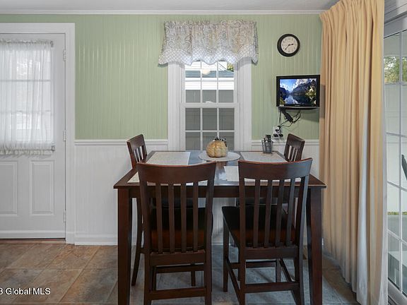 5th image of 6 Williams Court