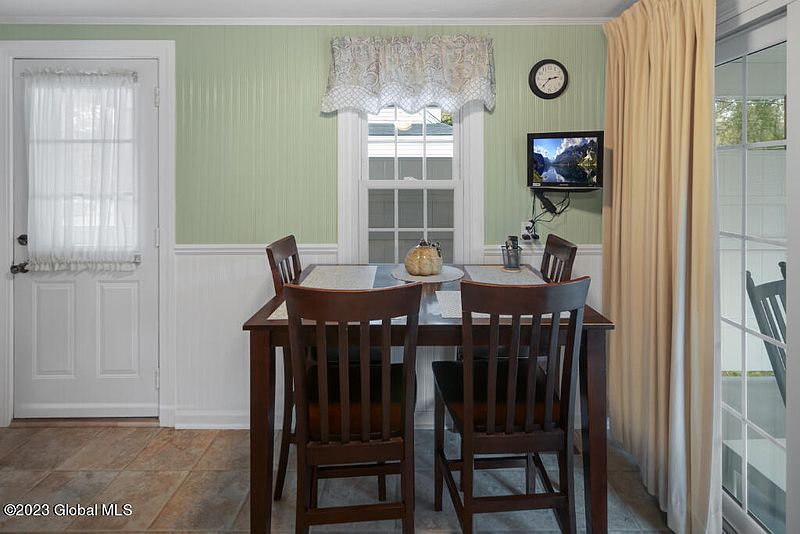 5th image of 6 Williams Court