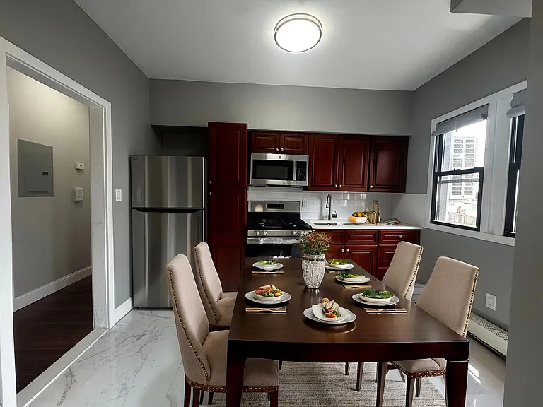 111 Hawthorne St #1 — Photo 5