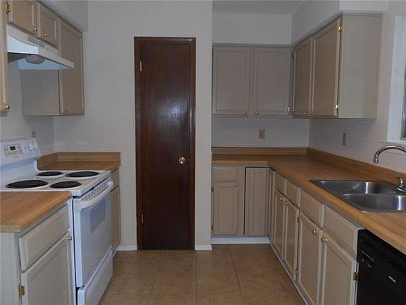 5th image of 319 Portsmouth Dr