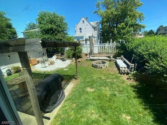 4th image of 326 Delawanna Ave