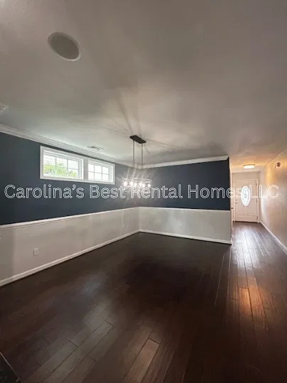 5 bed, 2.5 bath, 2214 sqft, $2,400 — Photo 4