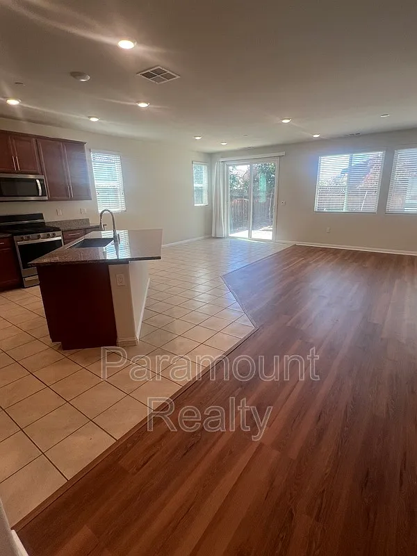 4 bed, 3.0 bath, 2350 sqft, $3,595 — Photo 4