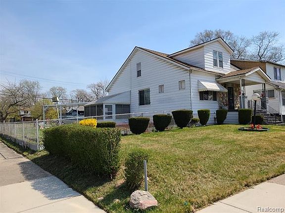3rd image of 18640 Russell St