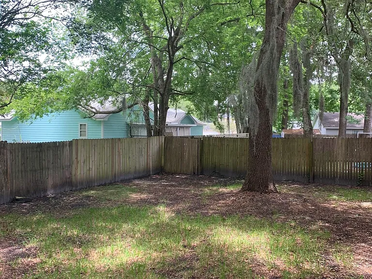 105 Cherry Tree Ct — Photo 24