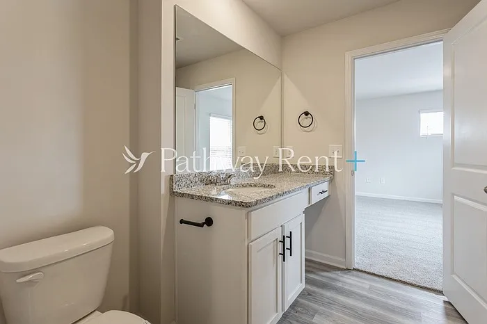 608 Mackenzie Cv — Photo 12