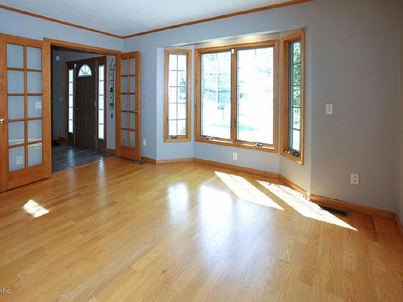 3rd image of 612 Cheshire Dr