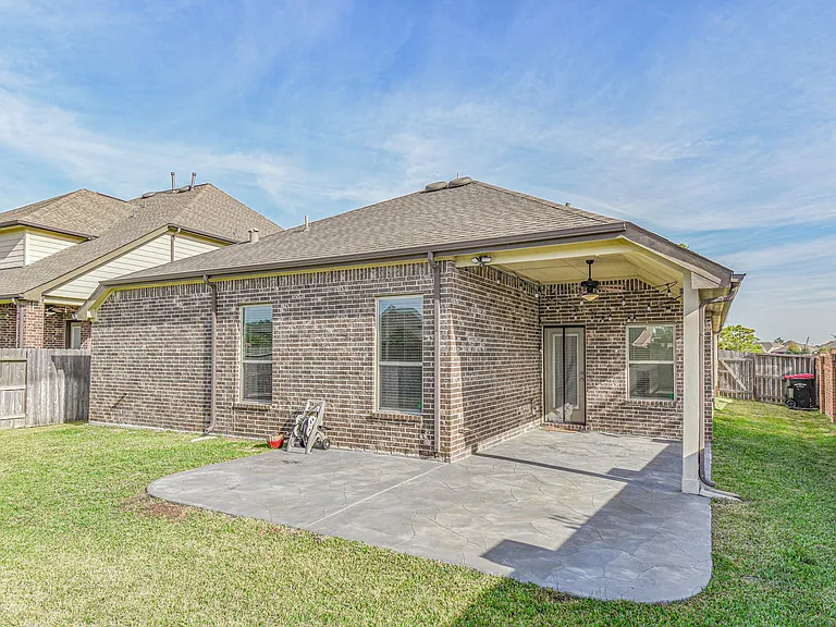 9403 Briscoe Bend Ln — Photo 24