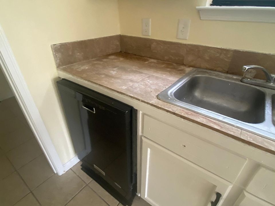 1st image of 3356 Green Briar Cir #B