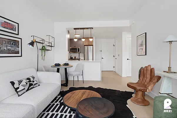 Rented by REZI | media 23