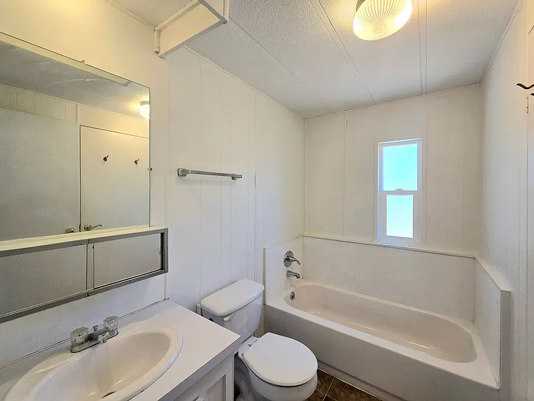 1529 NW Avon Ct — Photo 16