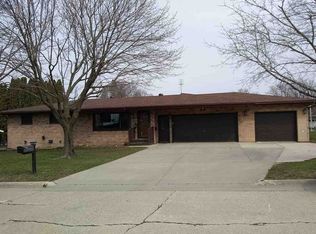 914 E Sunrise St, New Hampton, IA 50659