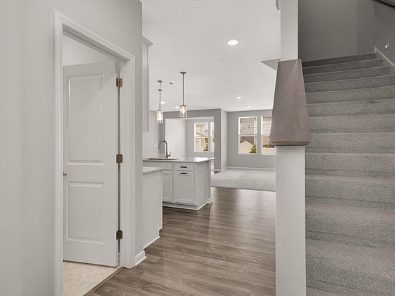3rd image of 11281 Crestbury Dr
