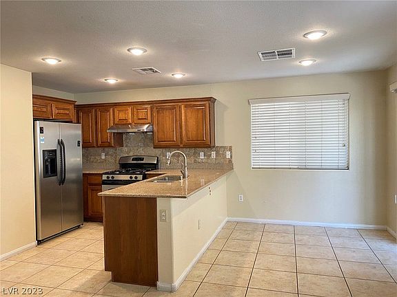 4th image of 5981 Conroe Ct